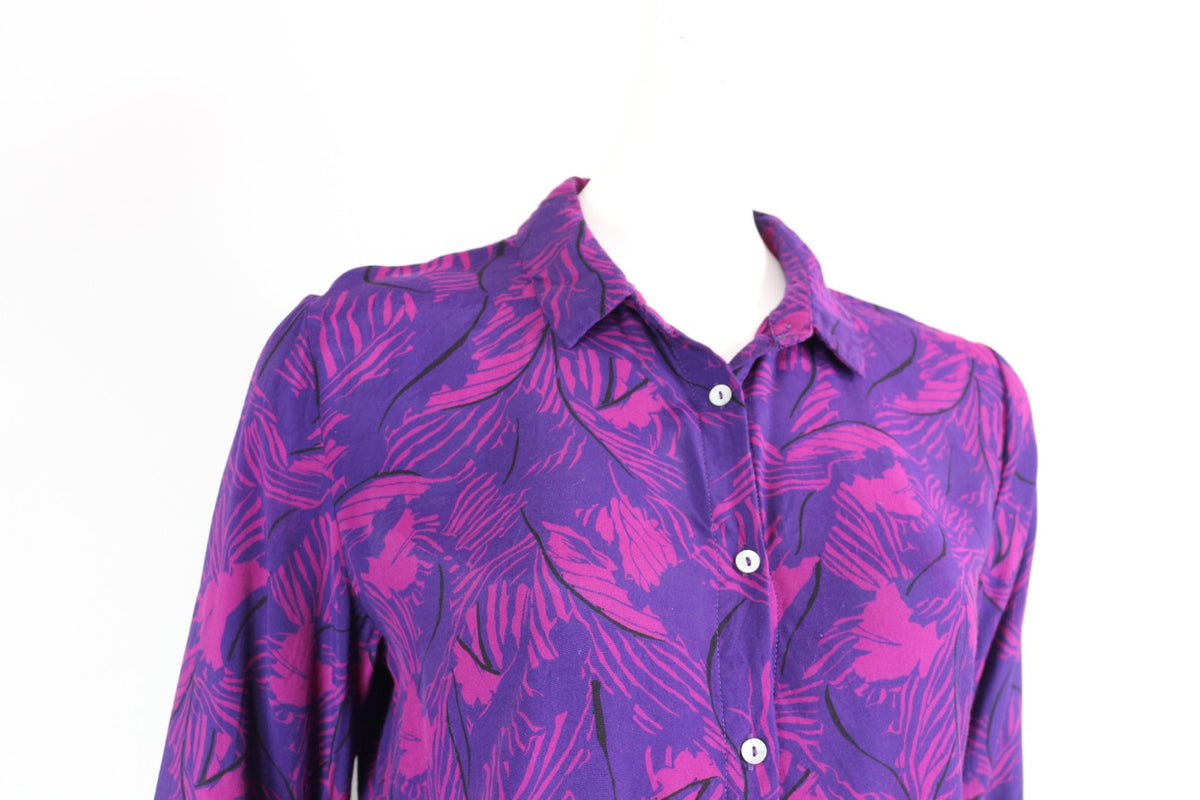 Col chemise et boutons aspect nacre du chemisier Karl Marc John violet imprimé feuillage – Frippin'Dealz