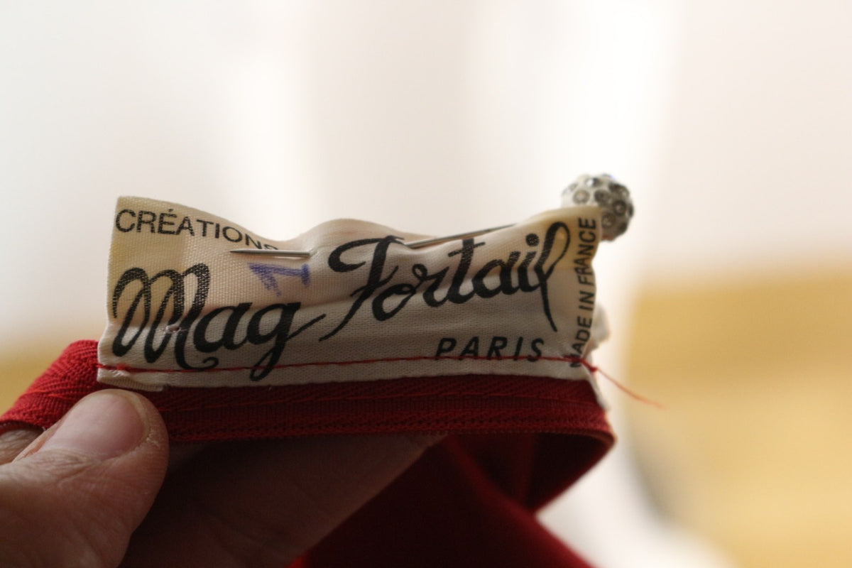 Étiquette Créations Mag Fortail Paris, Made in France, de la combinaison rouge – Frippin'Dealz