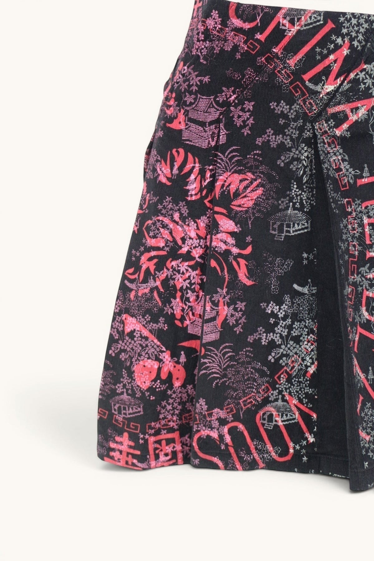 Jupe portefeuille Custo Barcelona en velours côtelé noir avec imprimé japonisant rose et gris. Taille 34.