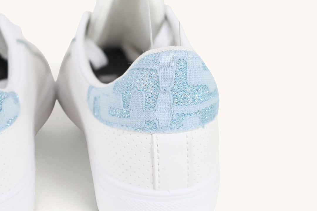 Baskets blanches simili cuir détails paillettes bleu ciel taille 38 4