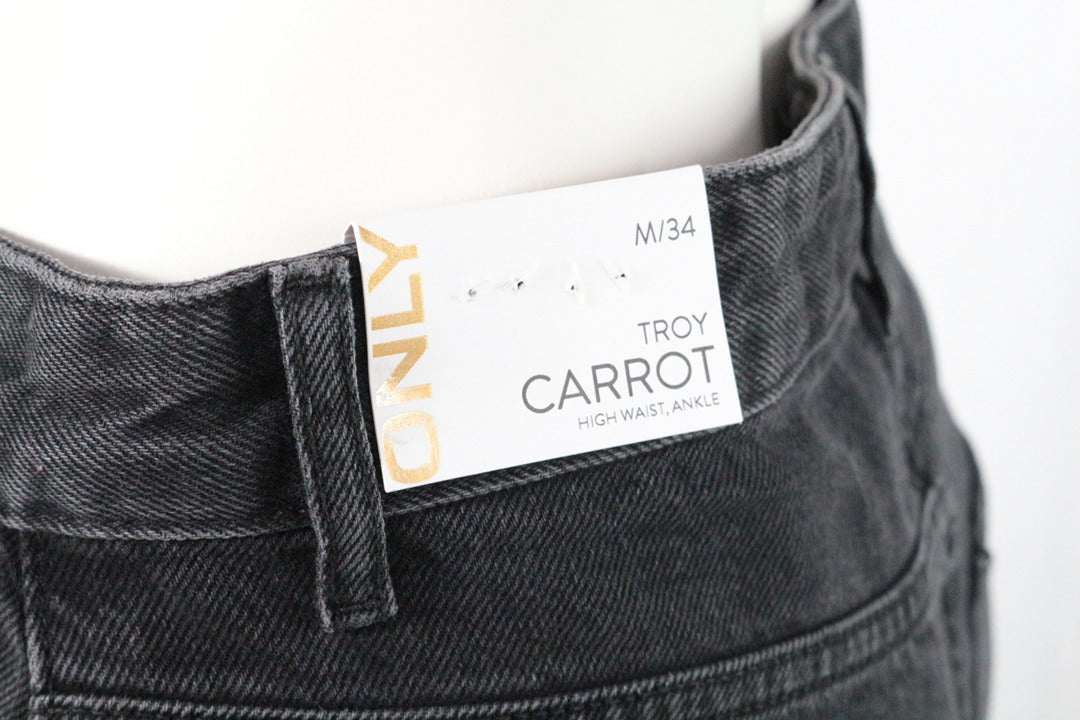 Jean carrot Only taille haute noir neuf avec étiquette M 34 11