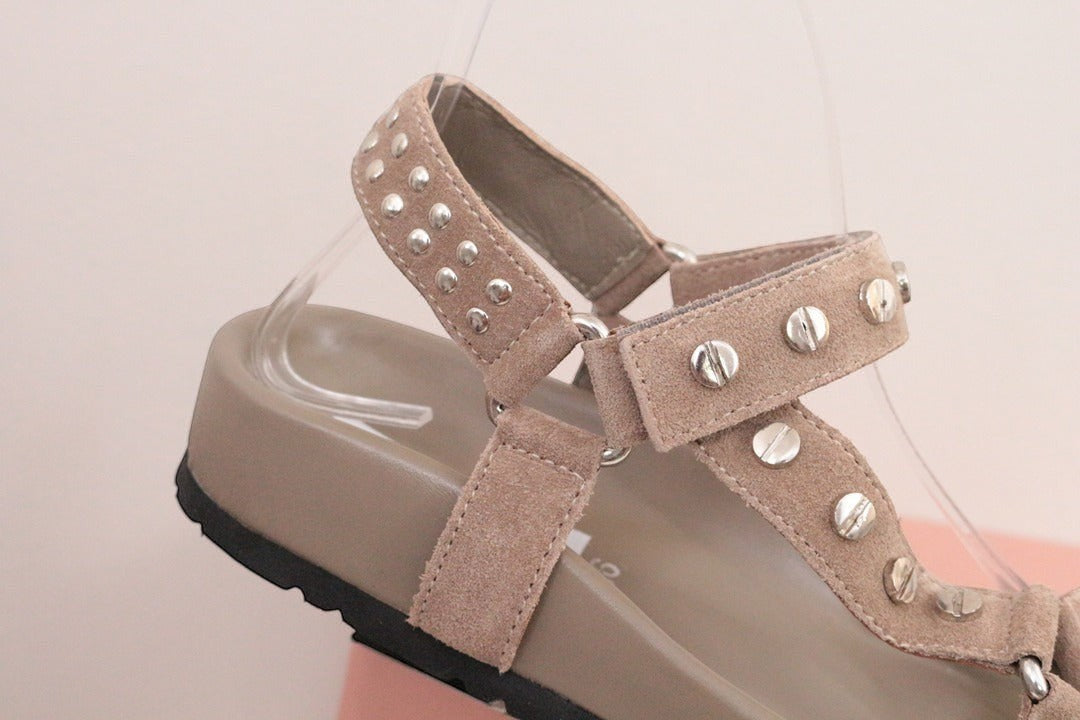 Sandales à scratchs Contrapeu en daim taupe cloutées taille 36 | Frippin'Dealz – photo 4