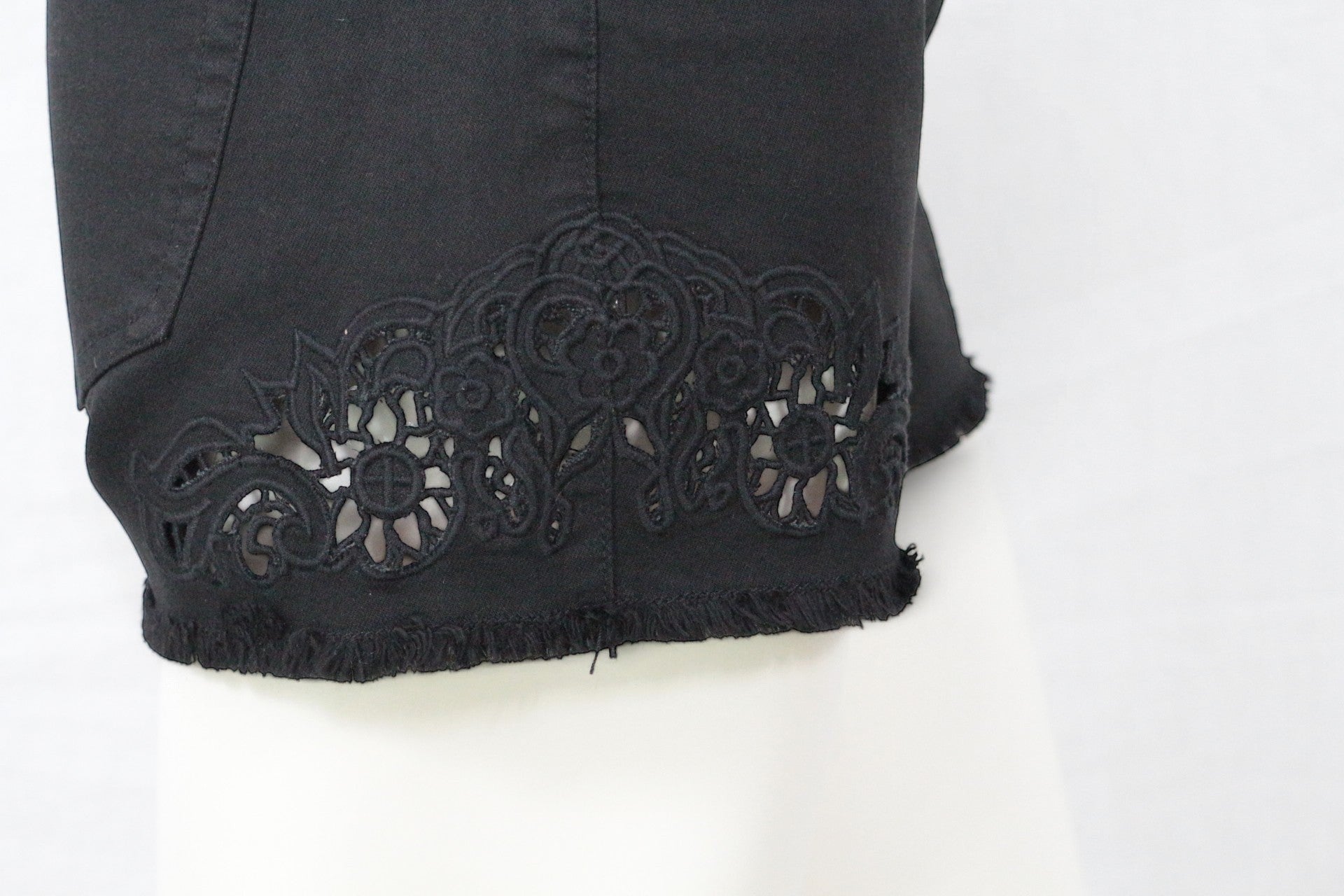 Short Noir Archive Fashion Denim Brodé Dentelle Ajourée Bohème Chic T38 Neuf 6