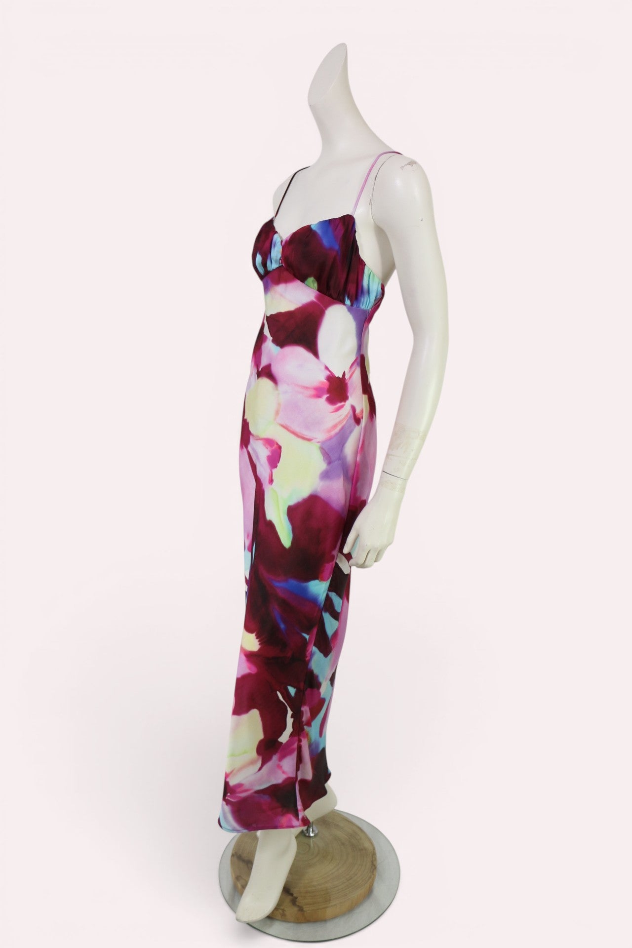 Robe longue Zara fleurie satinée dos nu T/M neuve sans étiquette