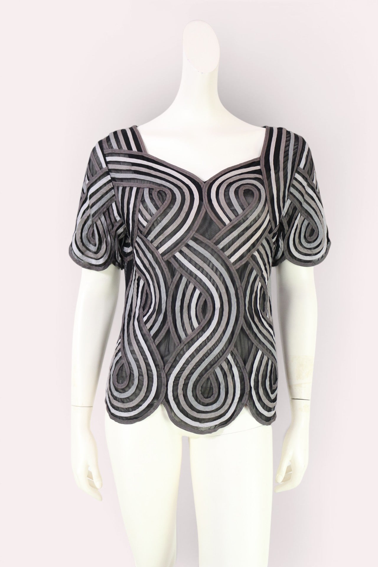 Top graphique noir gris effet rubans transparents femme