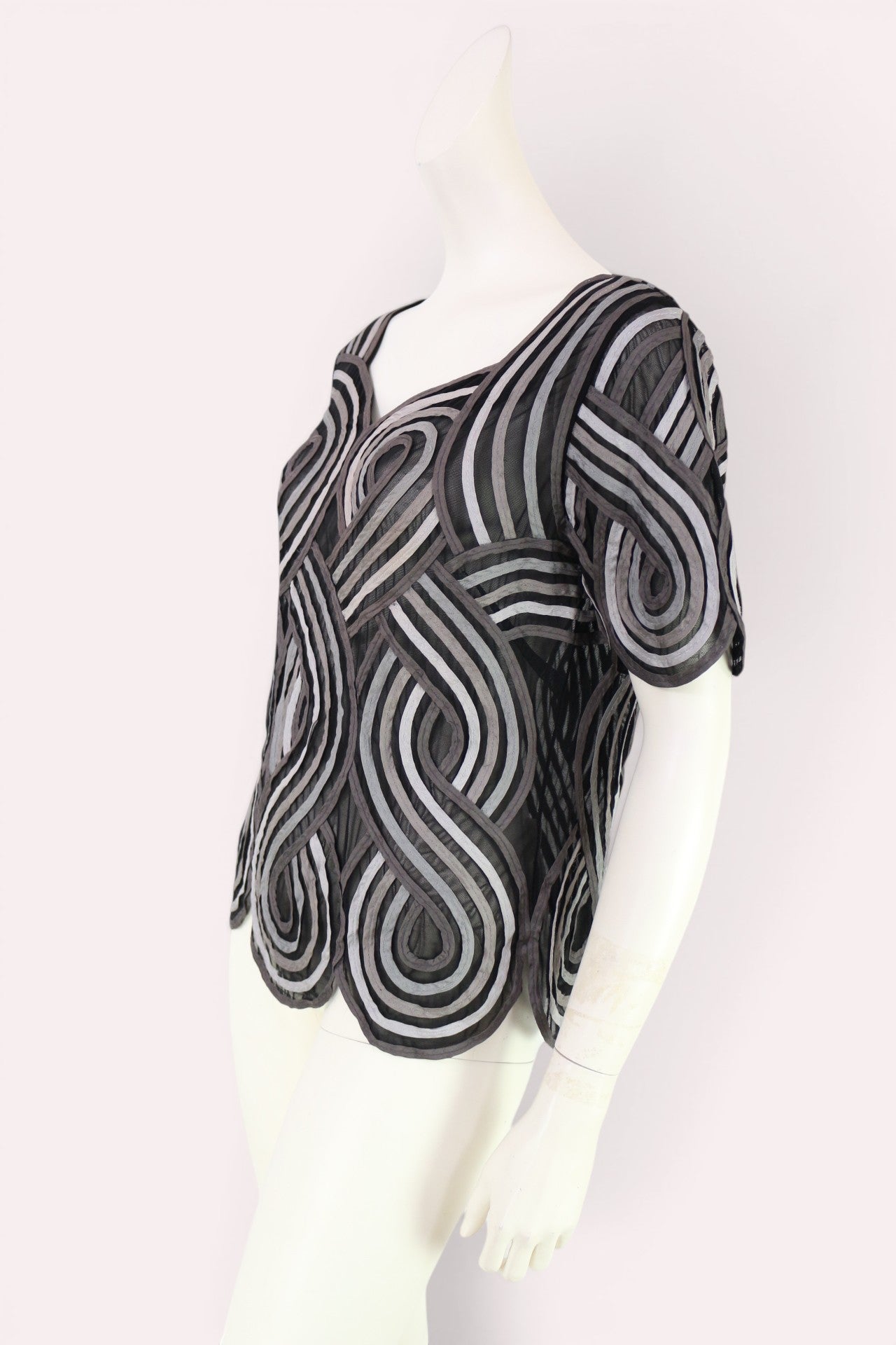 Top graphique noir gris effet rubans transparents femme 6