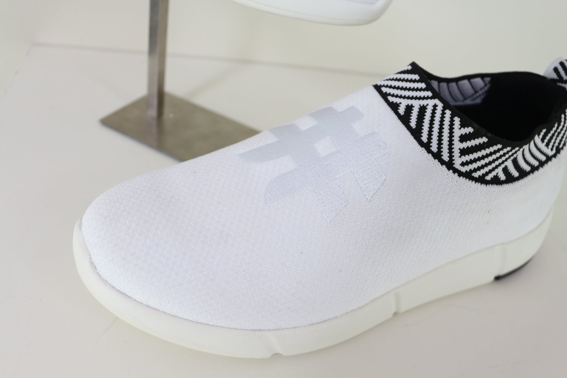 Rens Baskets Slip-On Femme Noires & Blanches Maille Stretch Confort 8