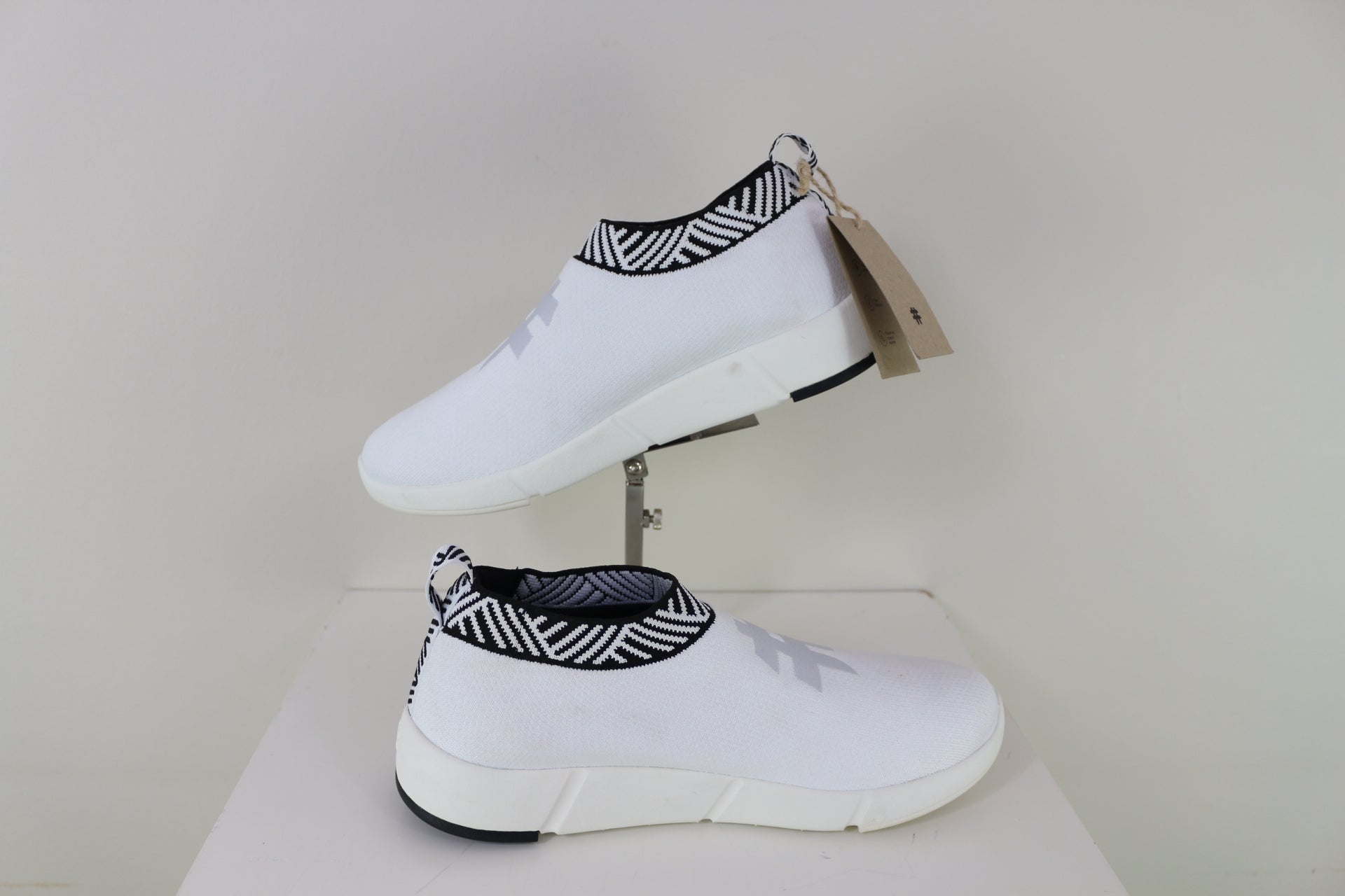 Rens Baskets Slip-On Femme Noires & Blanches Maille Stretch Confort 10