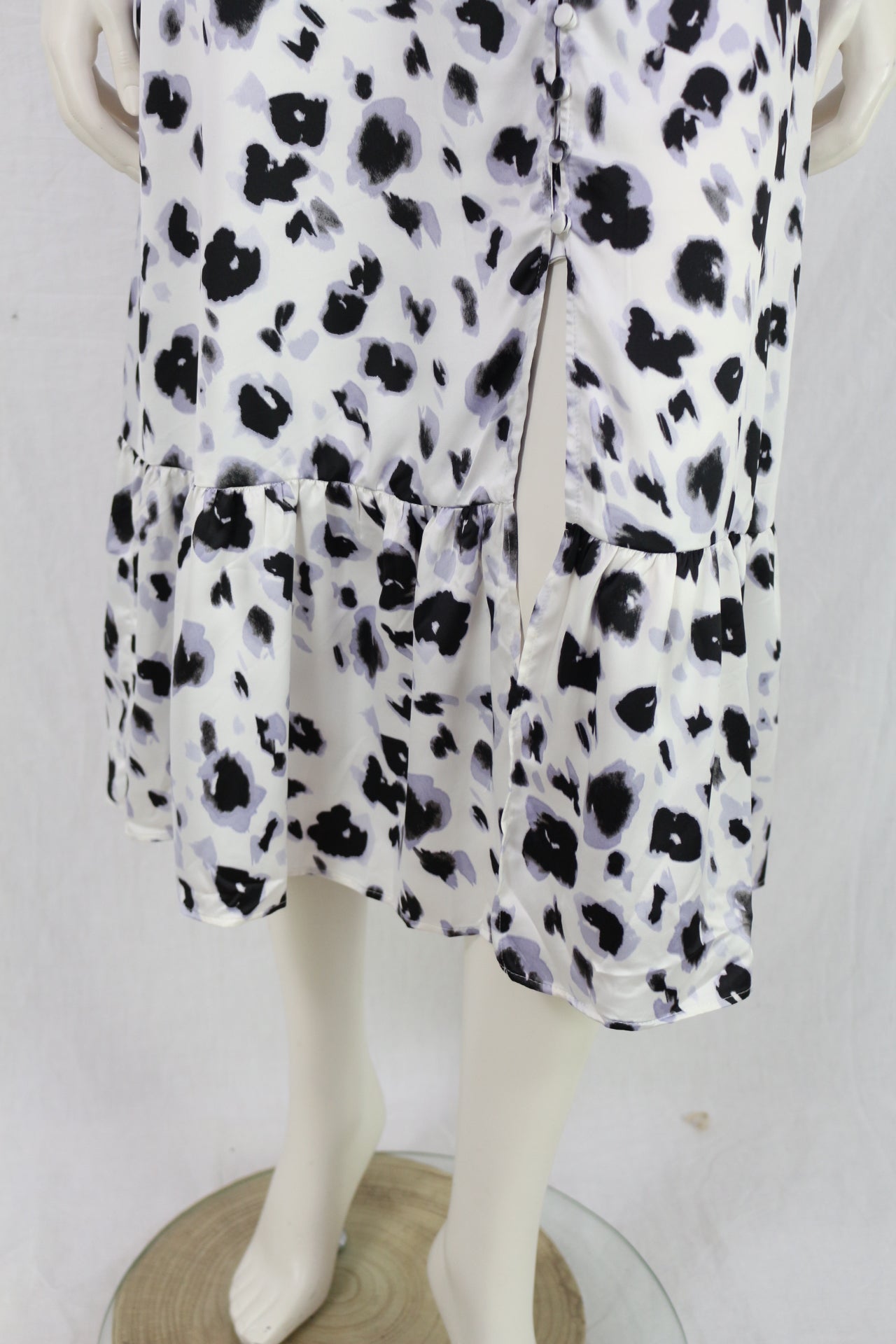 Robe midi Zara imprimé léopard abstrait satinée blanche noire T36 S
