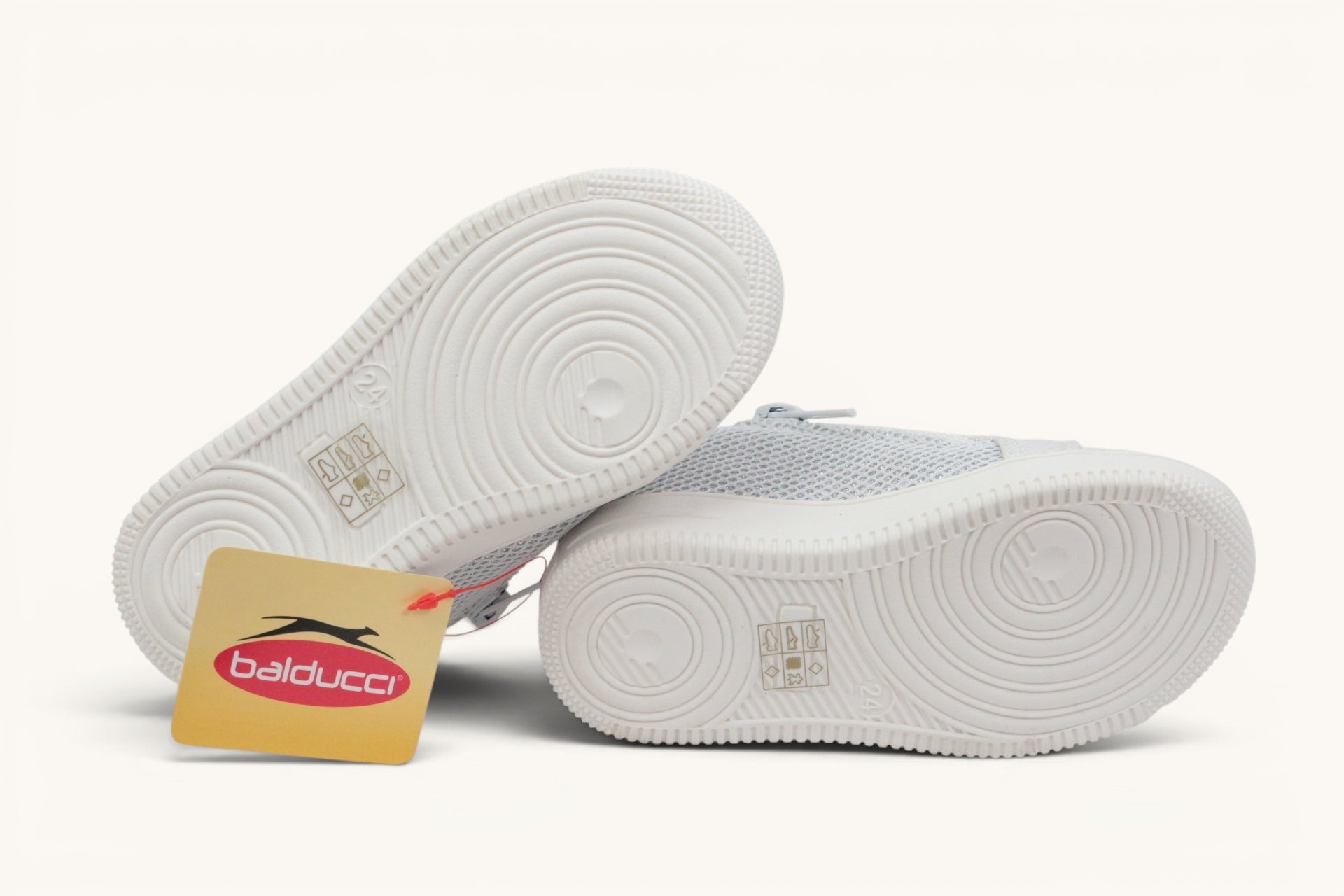 Frippindealz Balducci baskets argentées en cuir synthétique pour enfants, taille 24, avec fermeture éclair et détails floraux.