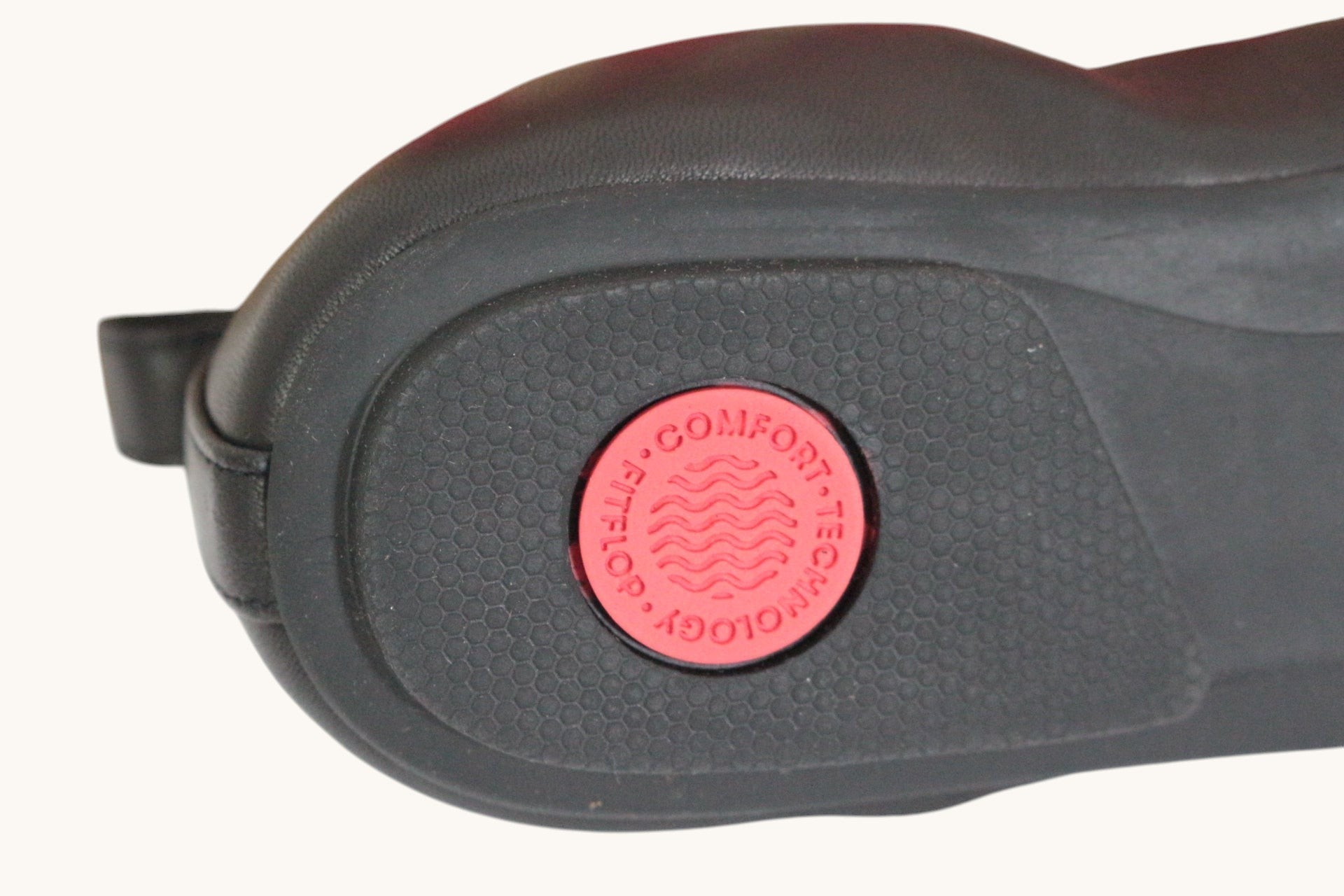 Semelle noire de ballerine Frippindealz FitFlop avec pastille rouge Dynamicush pour un confort optimal