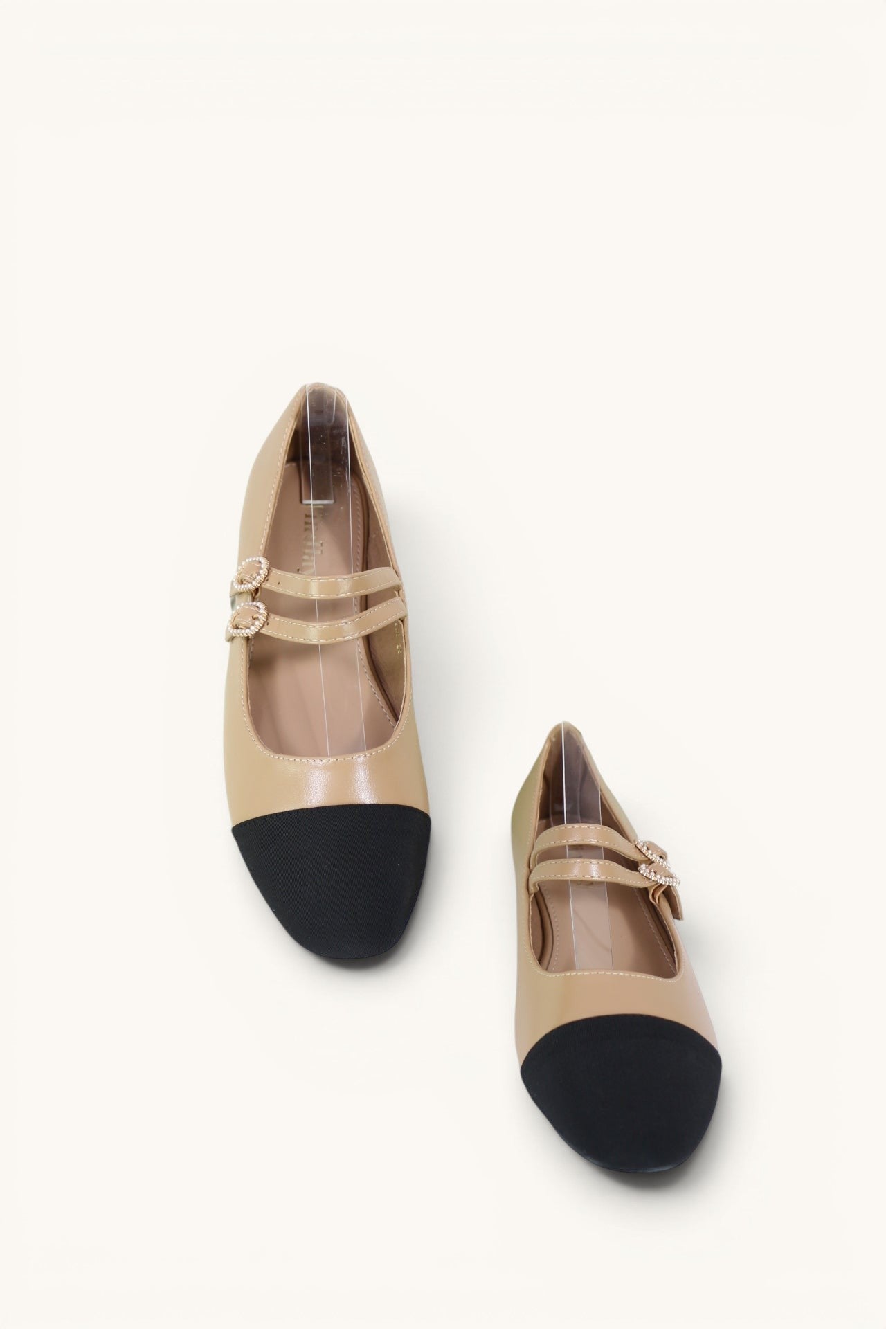 Ballerines Frippindealz Findlay bicolores beige et noir avec doubles brides ornées de boucles bijoux