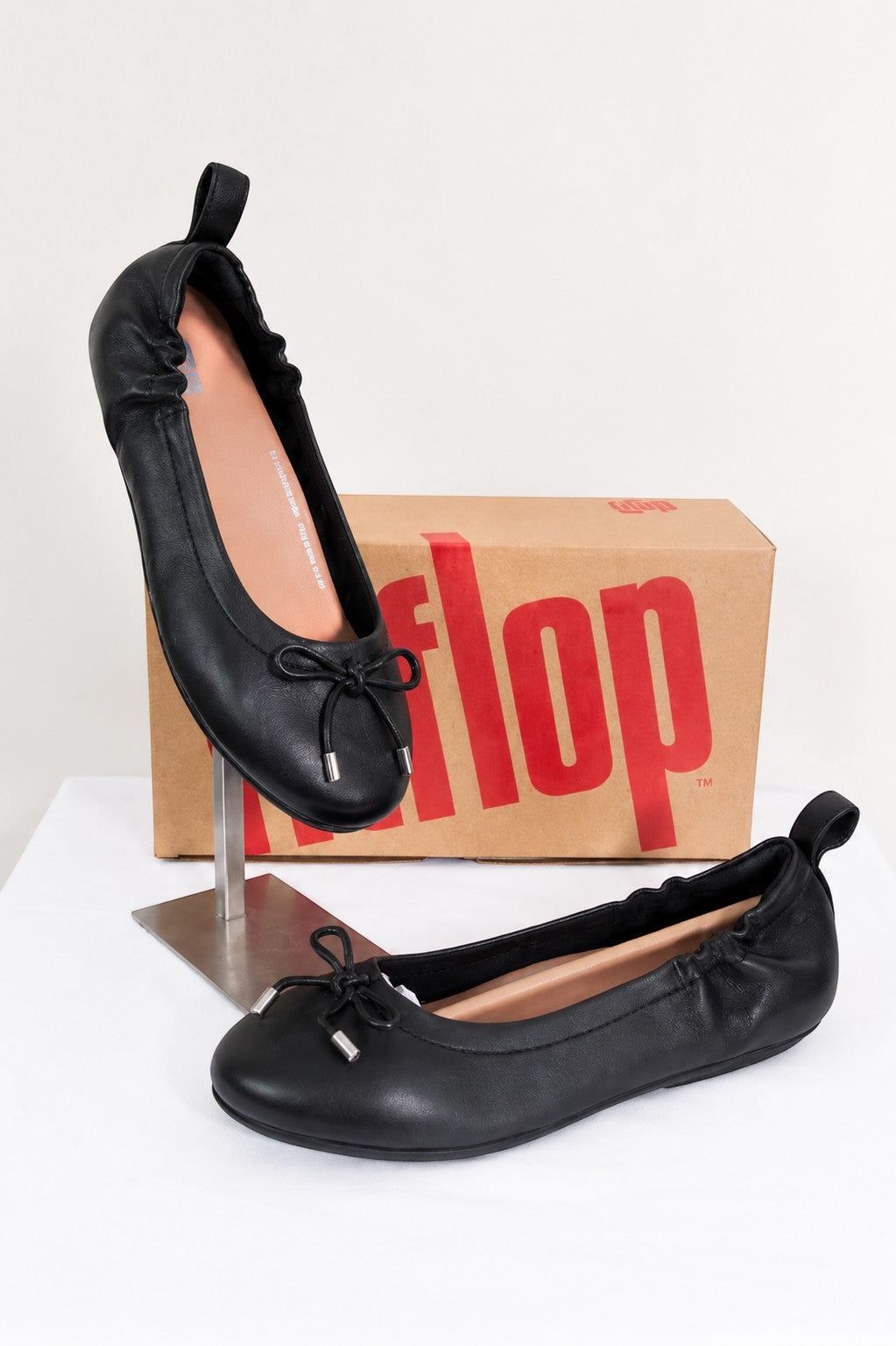 Ballerines Frippindealz FitFlop en cuir noir souple avec nœud décoratif, technologie Dynamicush et boîte d'origine