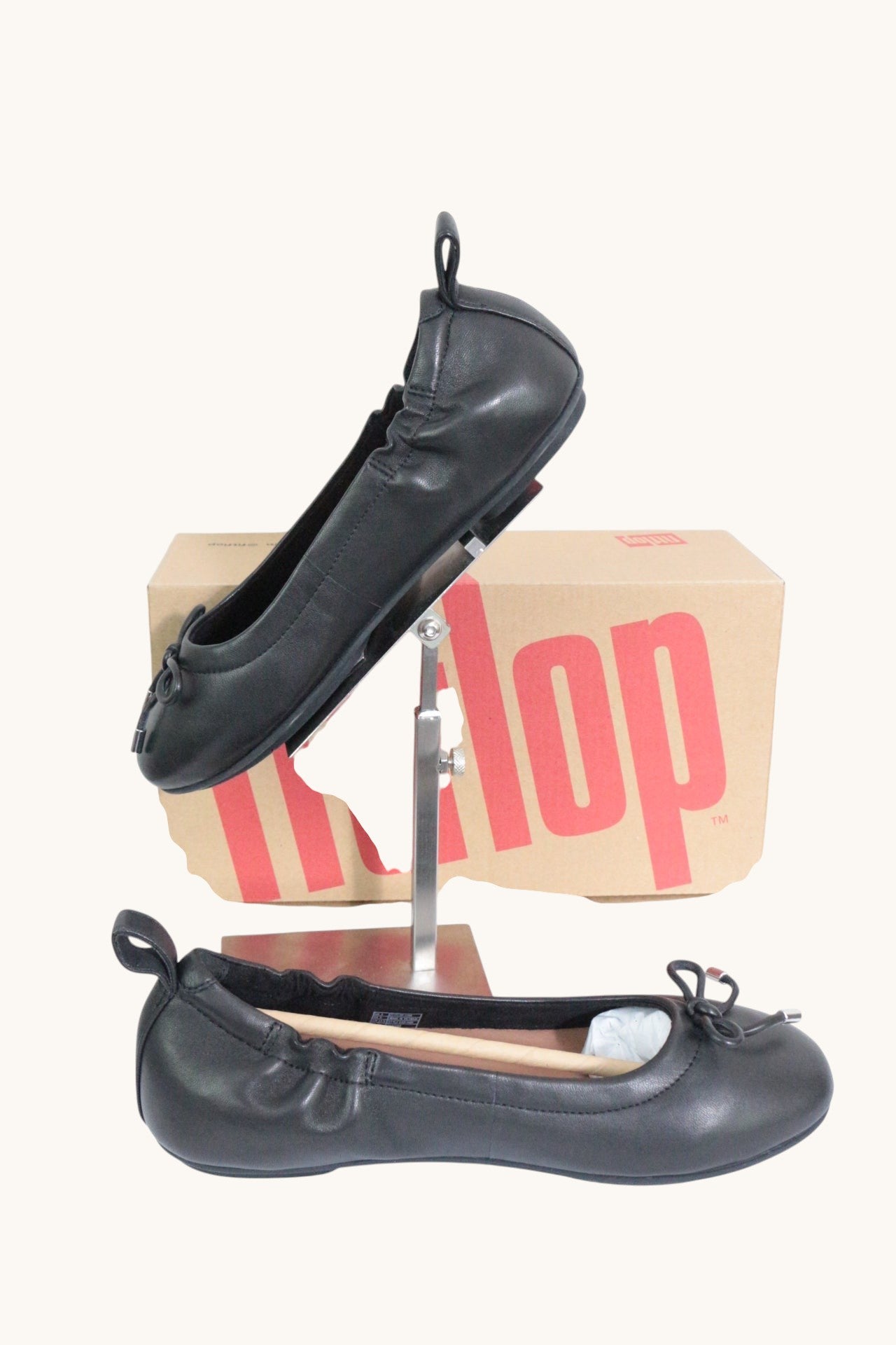 Ballerines Frippindealz FitFlop noires en cuir souple avec nœud décoratif et technologie Dynamicush, boîte incluse