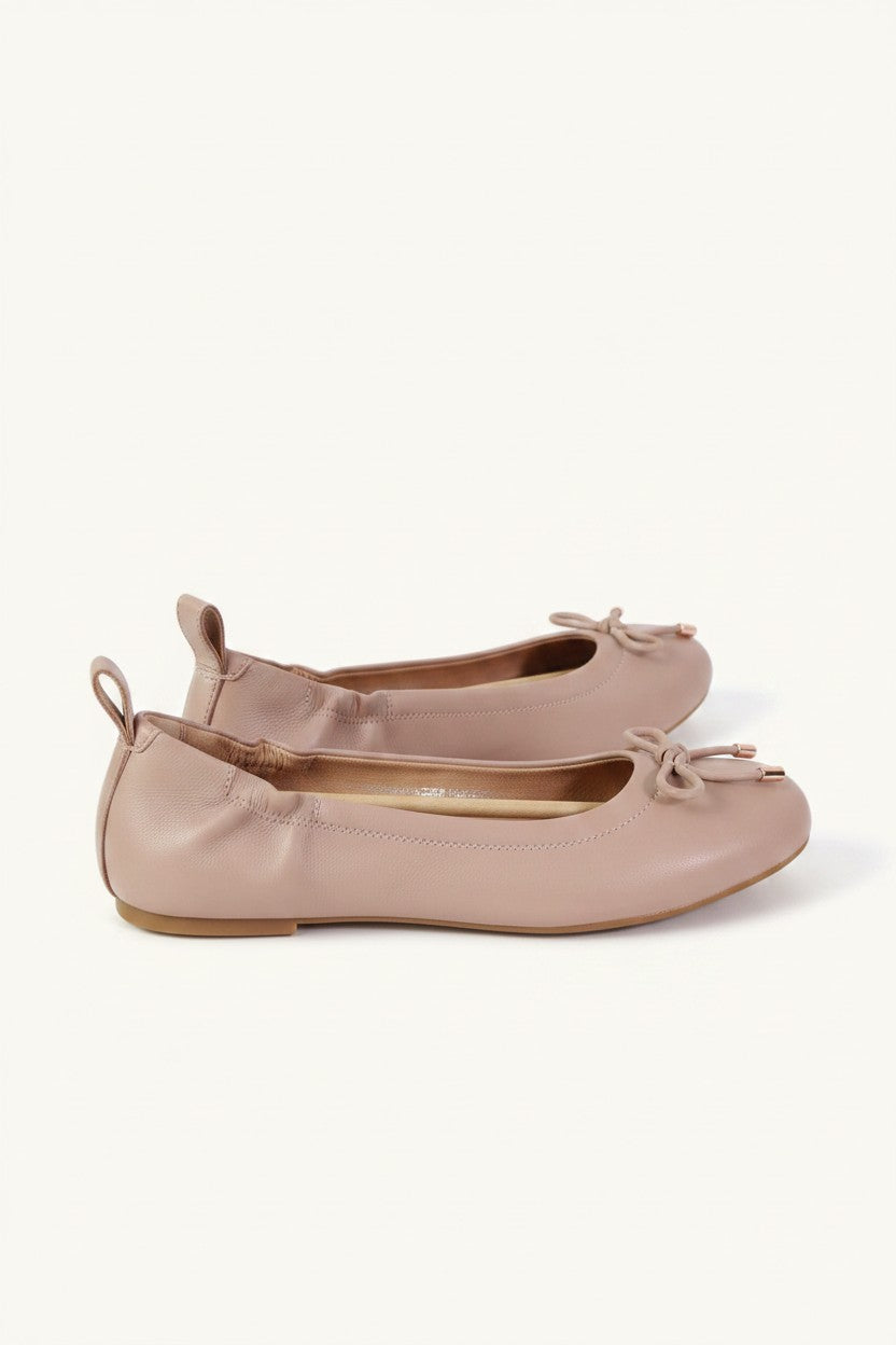 Ballerines Frippindealz FitFlop en cuir souple rose nude avec nœud décoratif et technologie Dynamicush confortable