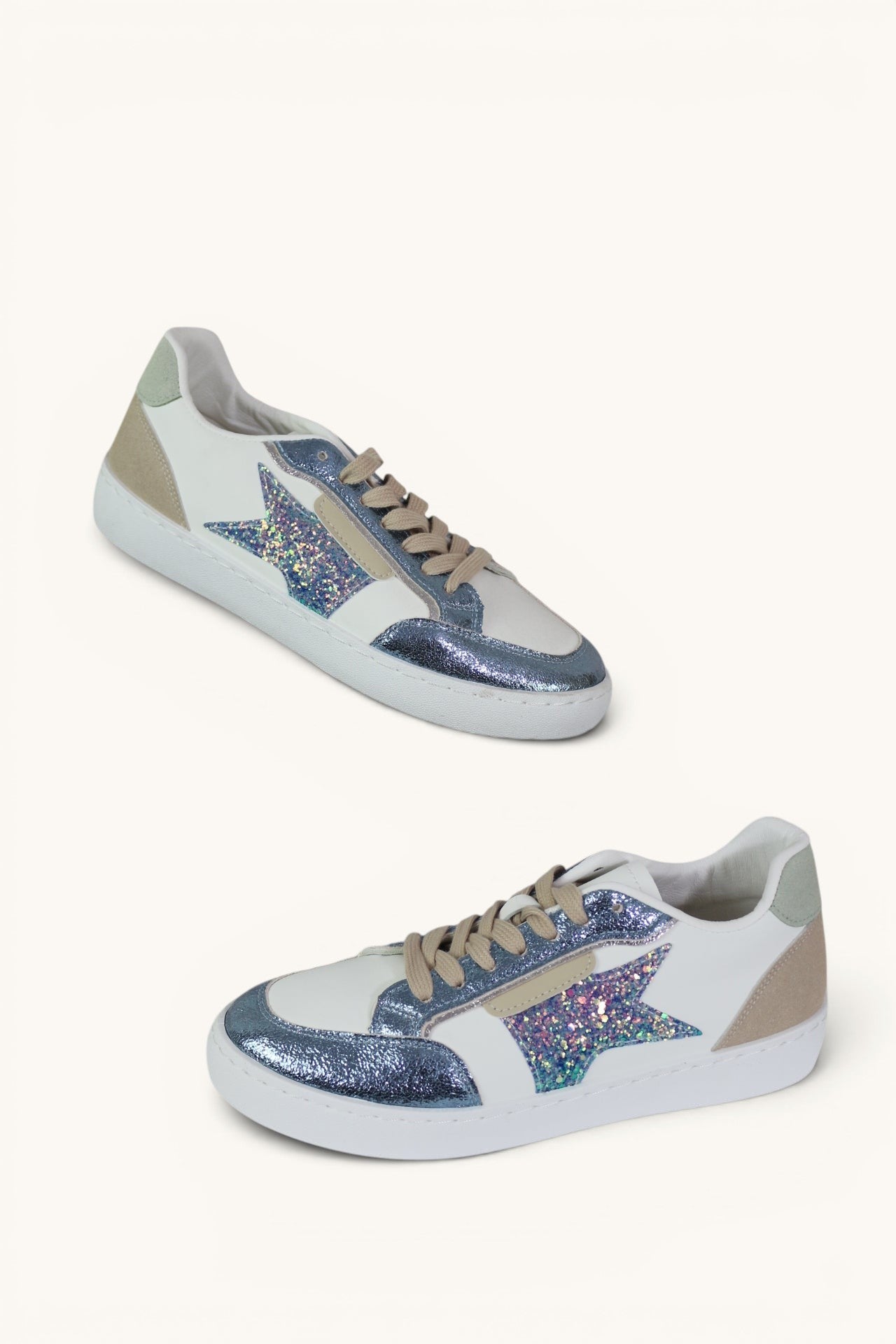 Baskets femme Frippindealz blanches avec étoile pailletée multicolore et empiècements métallisés bleu argenté