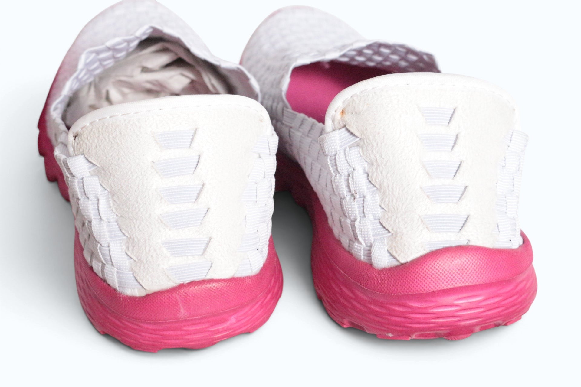 Baskets femme Frippindealz Rock Spring en textile tressé blanc avec semelle rose, vue arrière