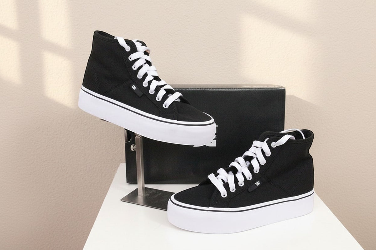 Baskets montantes Frippindealz DC Shoes en toile noire avec semelle plateforme blanche et lacets contrastants