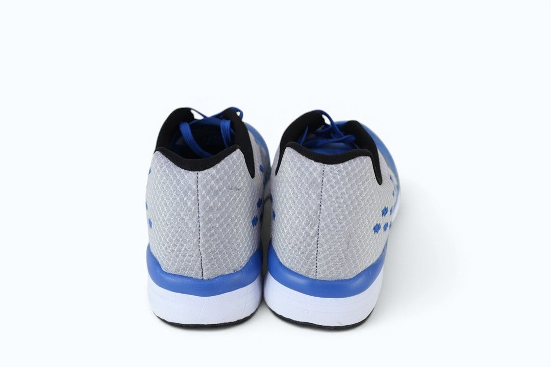 Vue arrière des baskets de running Frippindealz Erreà en mesh gris et bleu avec semelle amortissante blanche