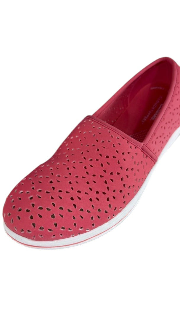 Baskets slip-on Frippindealz Clarks Cloudsteppers fuchsia en textile perforé avec motif floral et semelle souple