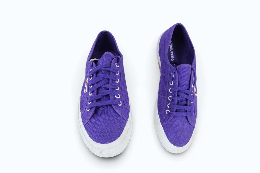 Baskets Frippindealz Superga 2750 Cotu Classic en toile violette avec lacets ton sur ton et semelle en caoutchouc blanc