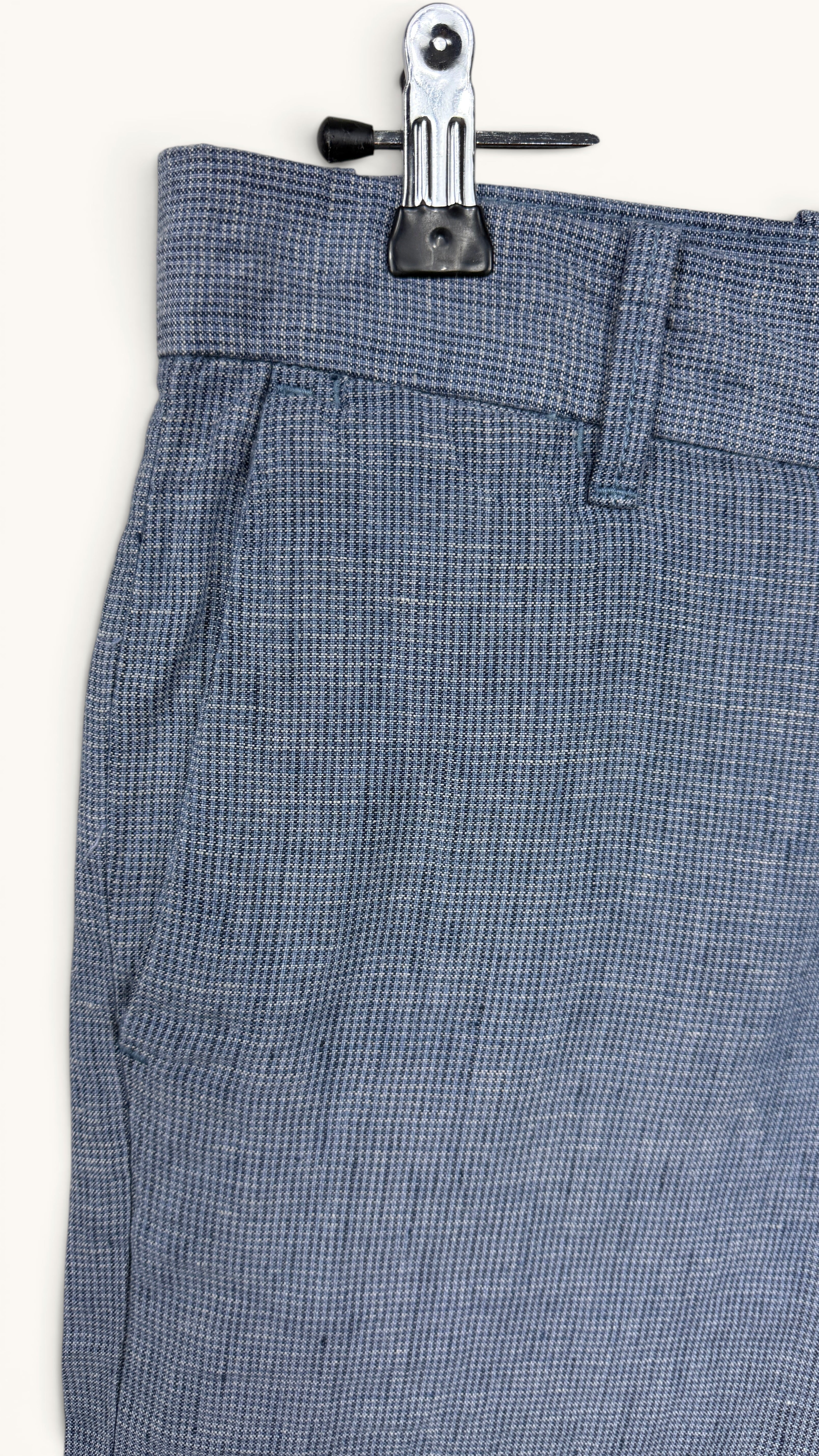 Bermuda homme Frippindealz Mango Lisboa en lin bleu clair chiné, coupe slim fit, neuf avec étiquette.