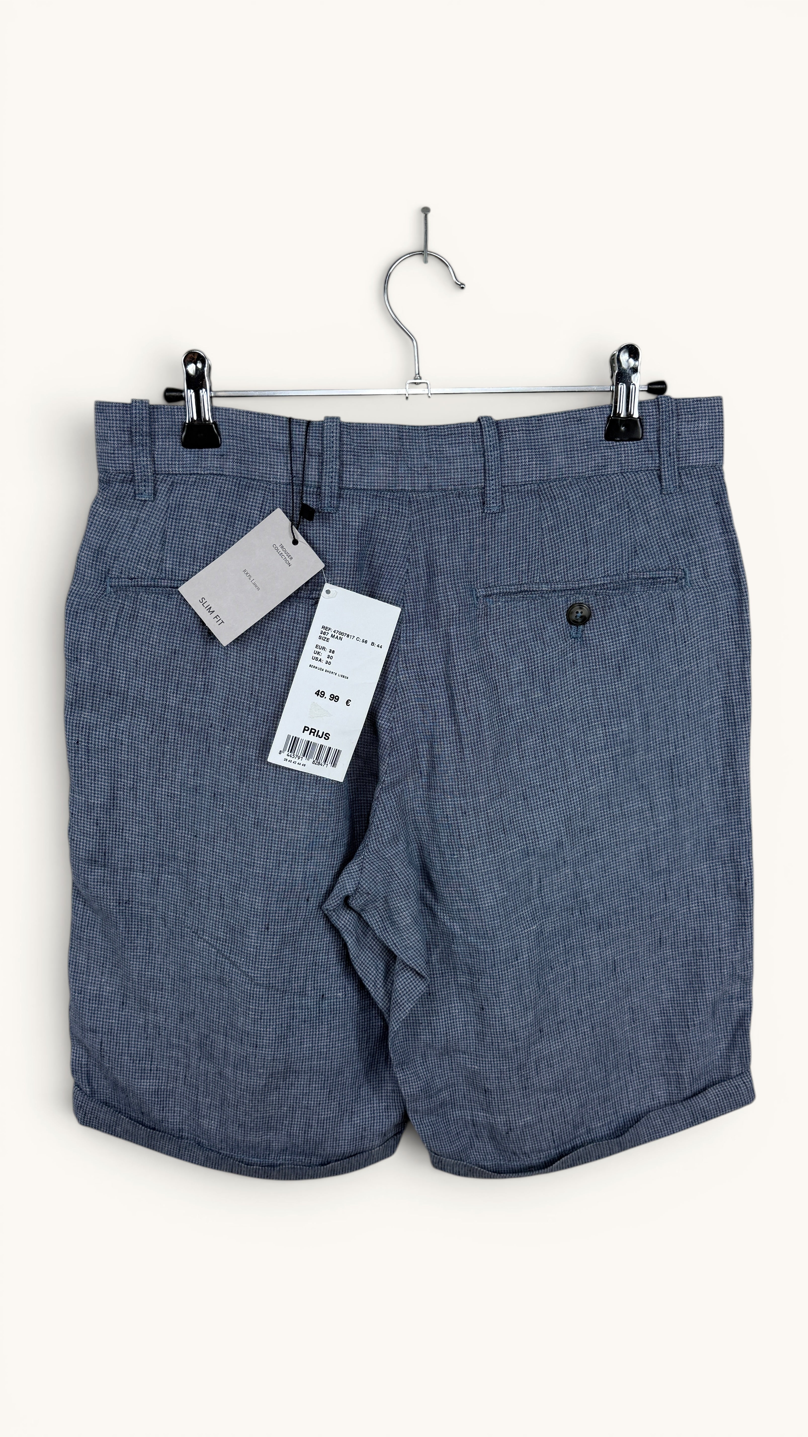 Bermuda homme Frippindealz Mango en lin bleu clair chiné, coupe slim fit, neuf avec étiquette, vue arrière.