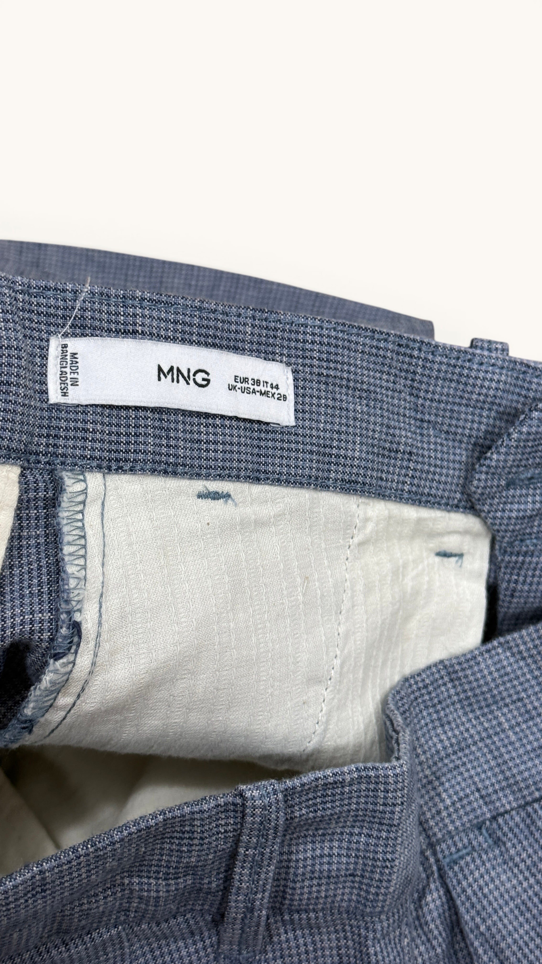 Bermuda homme Frippindealz Mango Lisboa en lin bleu clair chiné, coupe slim fit, neuf avec étiquette.