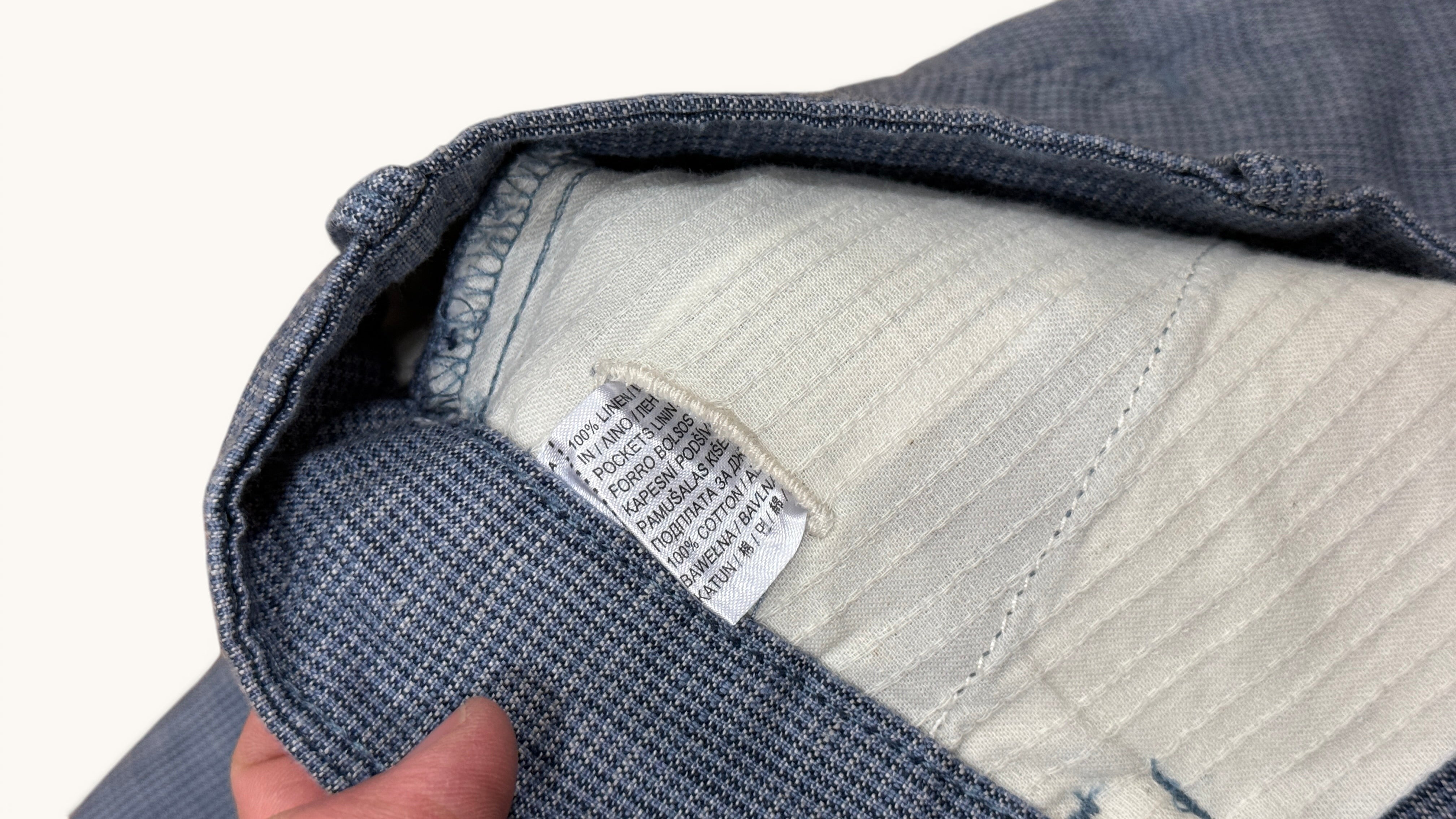 Étiquette intérieure Frippindealz d'un bermuda Mango Lisboa bleu clair en 100% lin avec doublure en coton