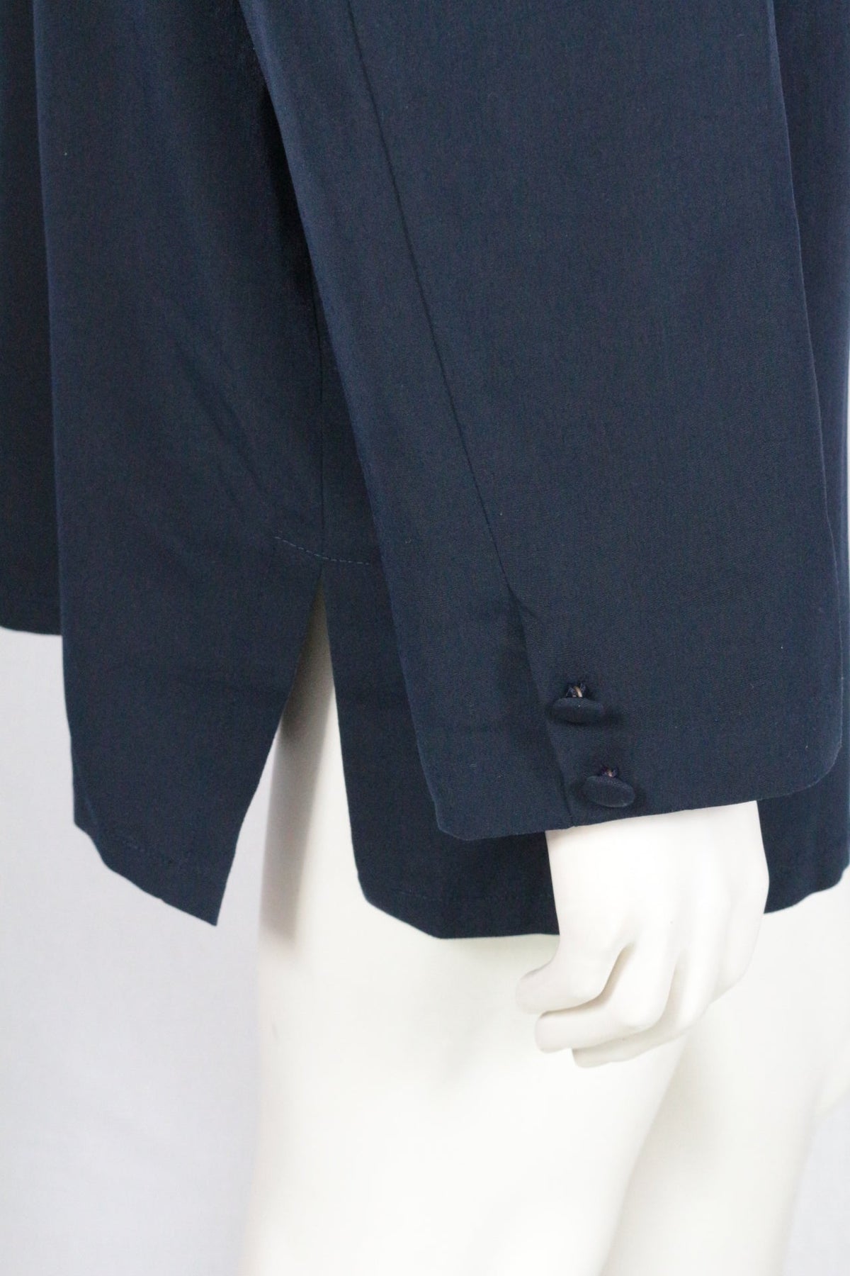 Blazer bleu marine Frippindealz en polyester avec fente latérale et détails de boutons sur les manches