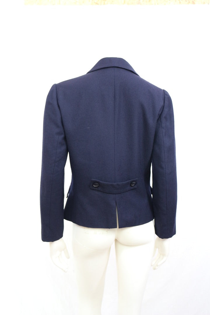 Vue arrière du blazer Frippindealz bleu marine en laine avec patte boutonnée au dos et col châle, taille 38