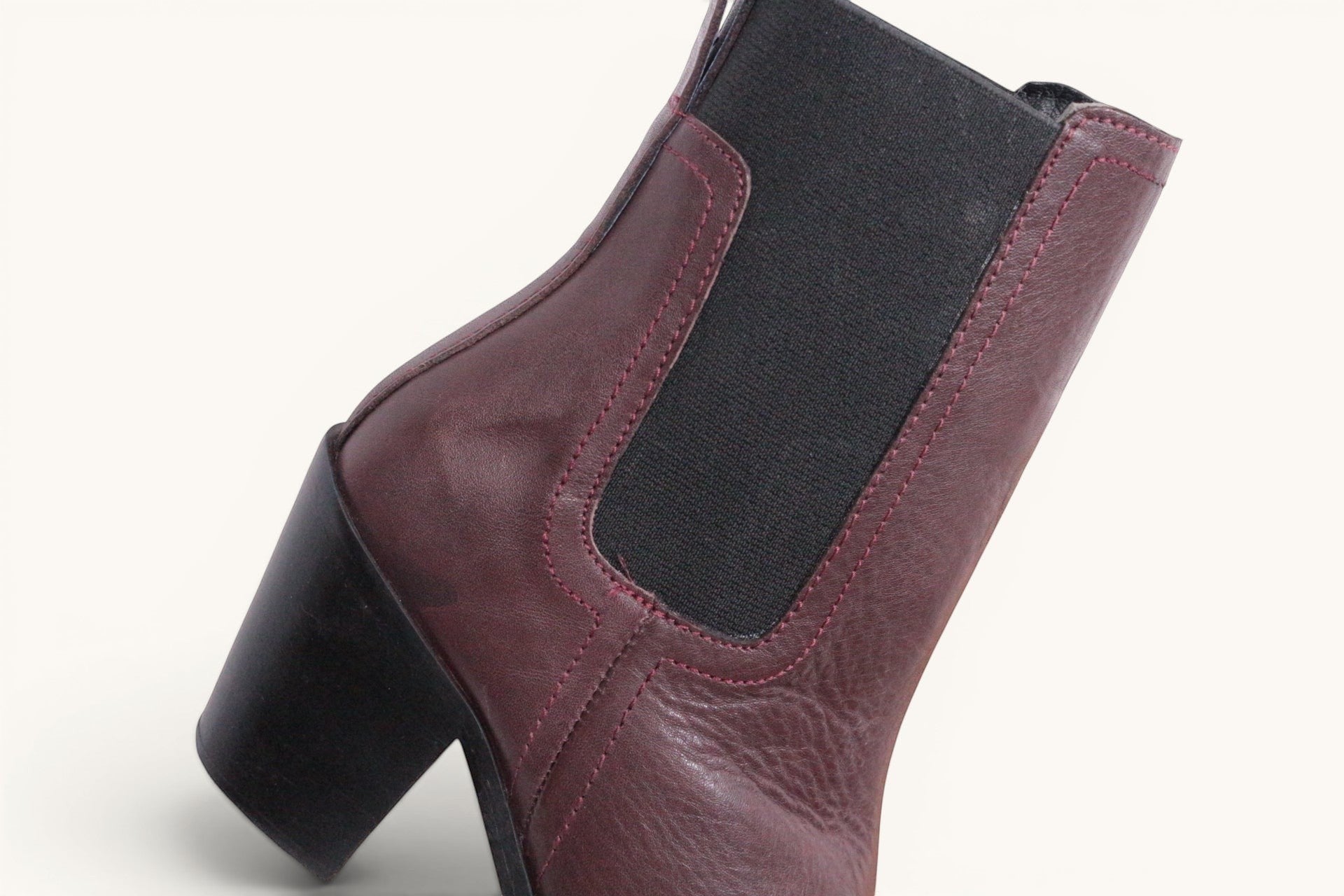 Frippindealz Bottes Chelsea en cuir bordeaux, talon bloc 7 cm, empiècements élastiqués noirs, neuves.