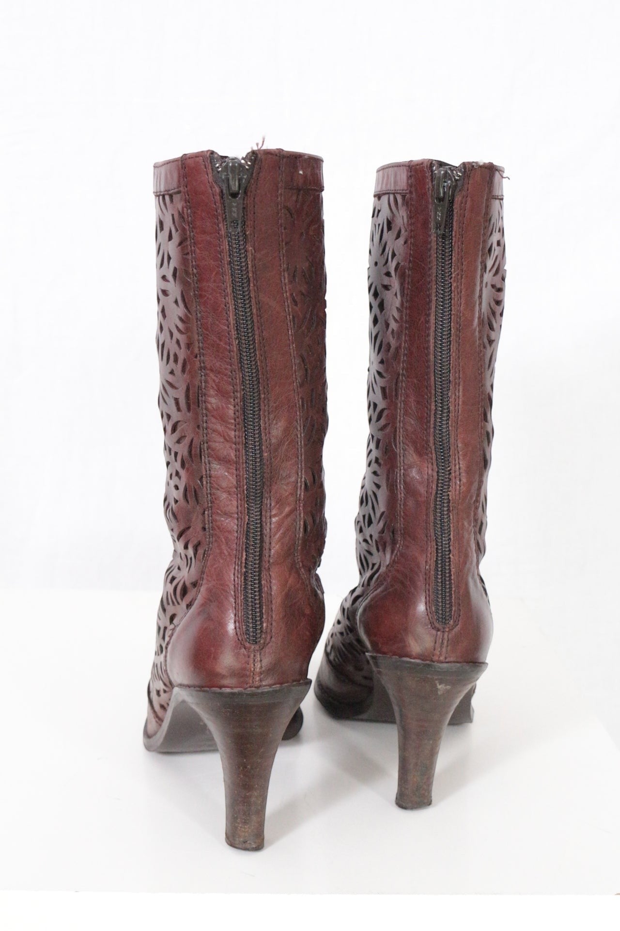 Frippindealz Bottes en cuir bordeaux perforé Zara à talons hauts, style bohème western, pointure 38