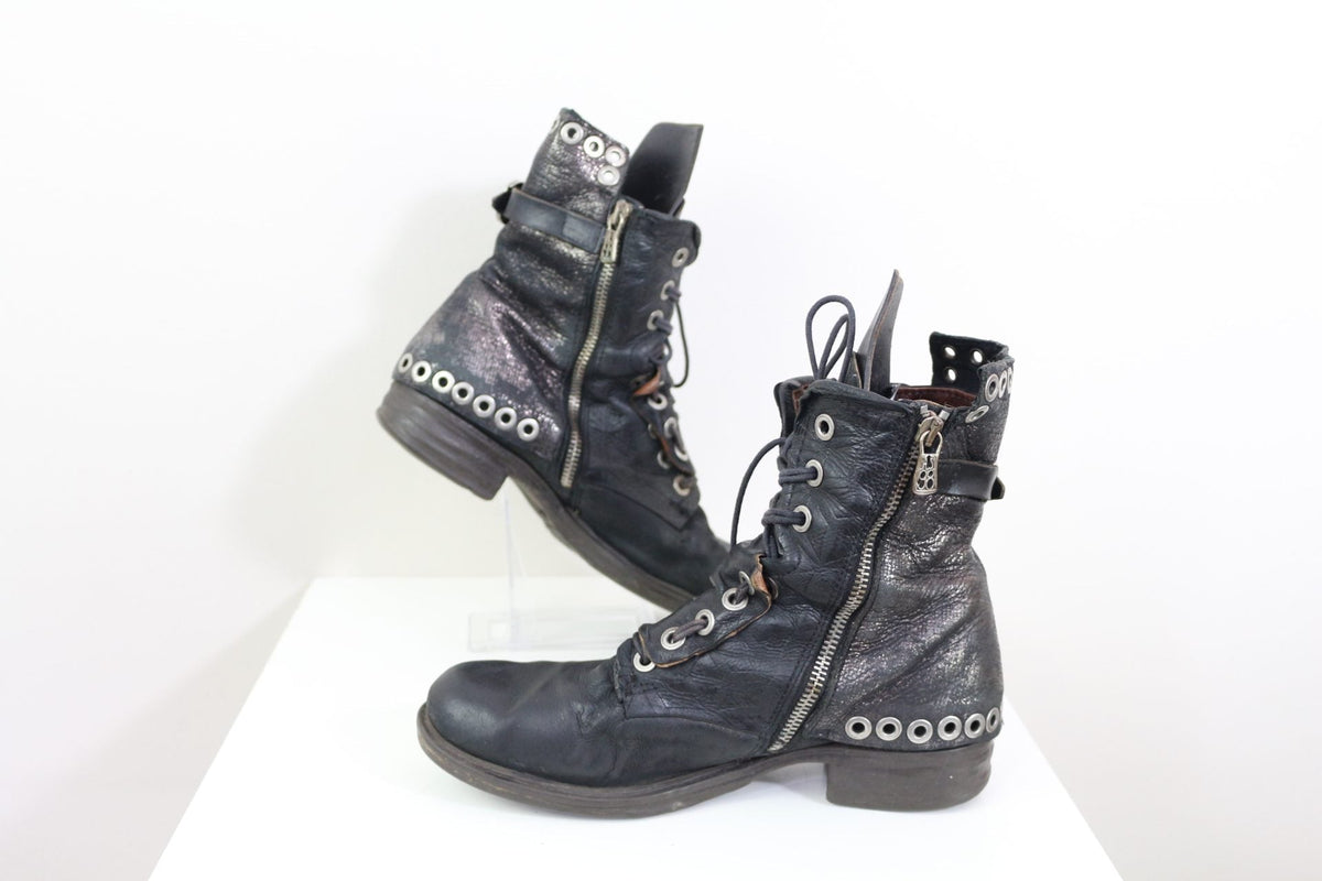Bottes femme Frippindealz A.S.98 en cuir noir avec œillets métalliques, lacets et fermeture éclair latérale