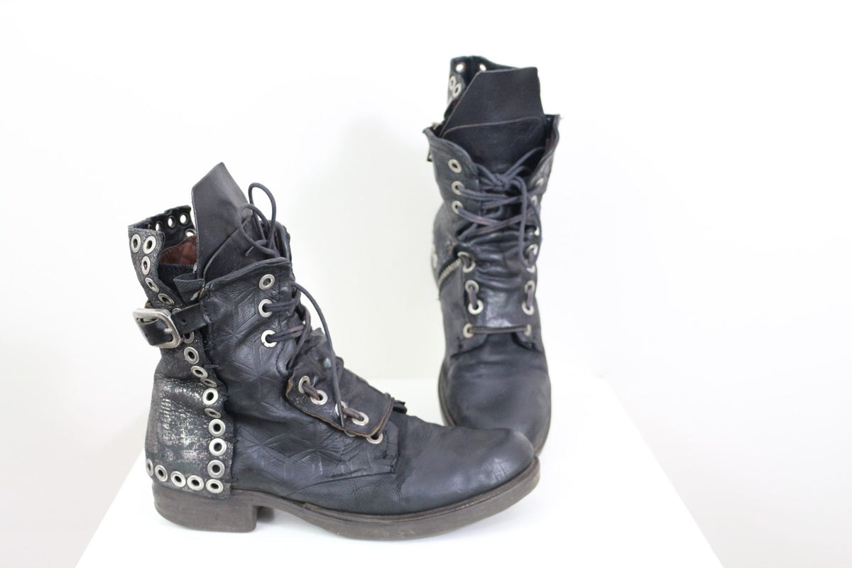 Bottes Frippindealz A.S.98 en cuir noir pour femme avec œillets métalliques, lacets et boucle décorative