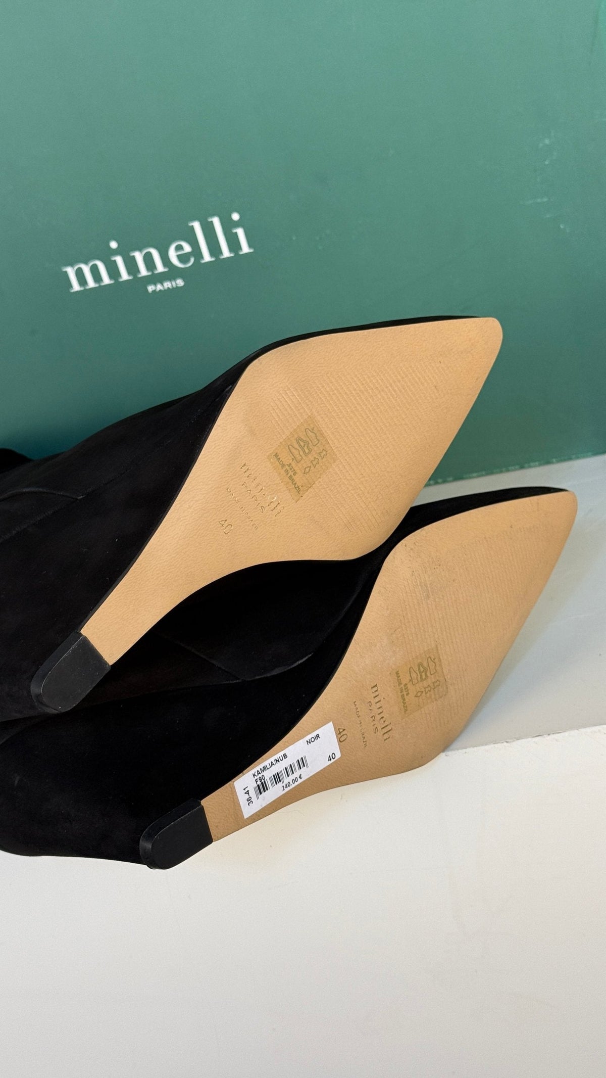 Bottes Frippindealz Minelli en nubuck noir avec talon compensé, vue sur les semelles, taille 40
