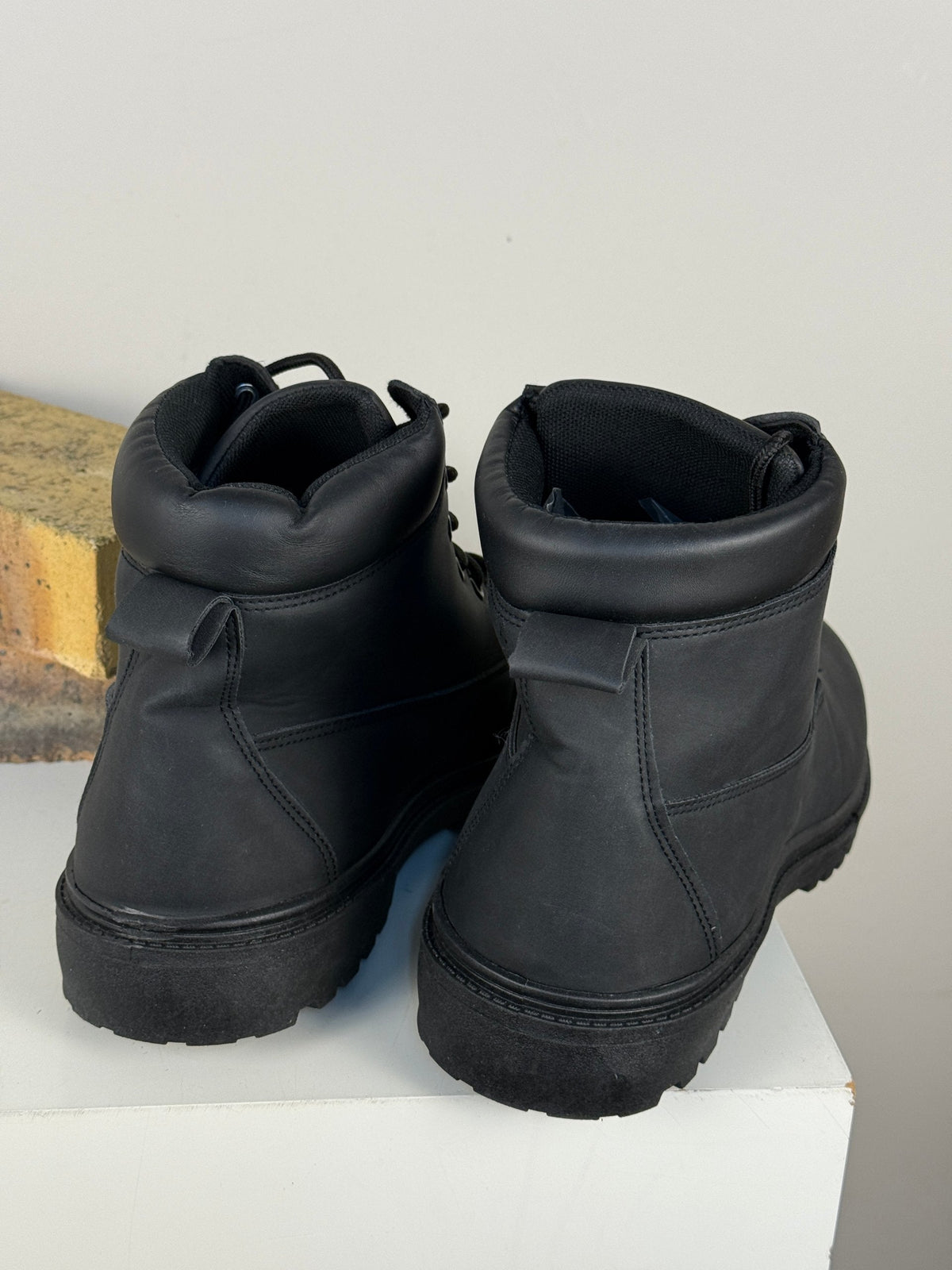 Bottes de randonnée Frippindealz noires pour homme en cuir synthétique avec semelles épaisses et col rembourré