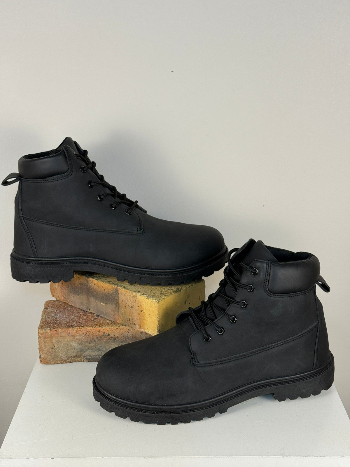 Bottes de randonnée Frippindealz pour homme en cuir synthétique noir avec semelles épaisses et lacets