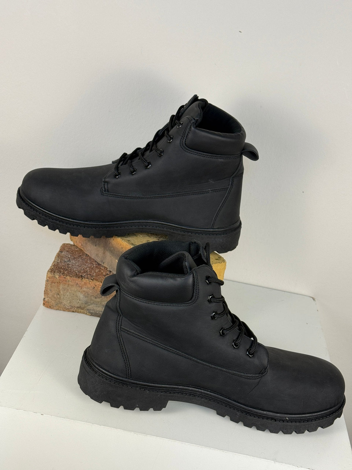 Bottes de randonnée Frippindealz noires pour homme en cuir synthétique avec semelles épaisses crantées