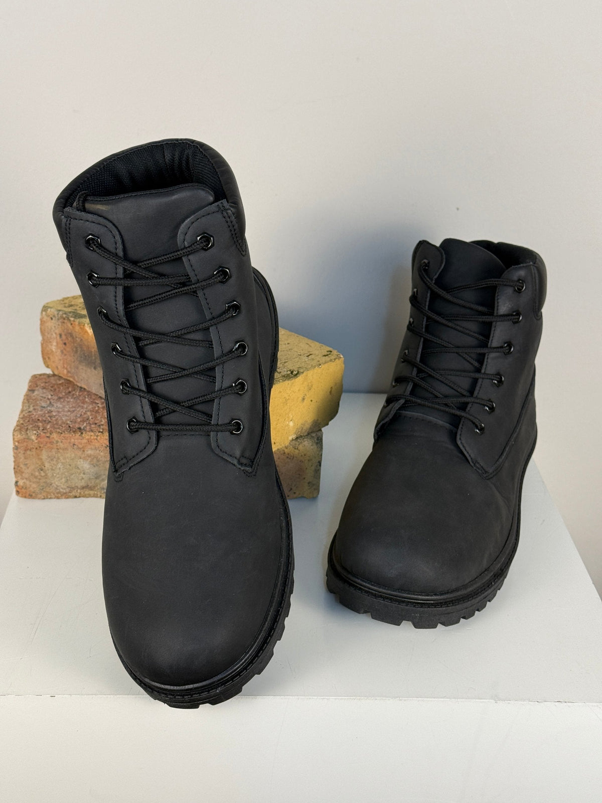 Bottes de randonnée Frippindealz pour homme en cuir synthétique noir avec lacets et semelles épaisses antidérapantes