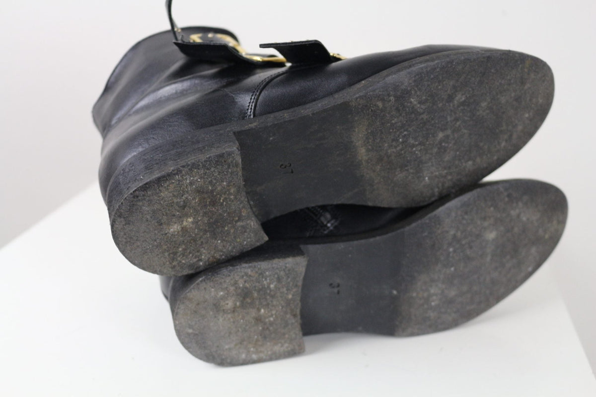 Semelles en cuir noir des bottines Frippindealz Betty London taille 37 avec talon bas de 2 cm