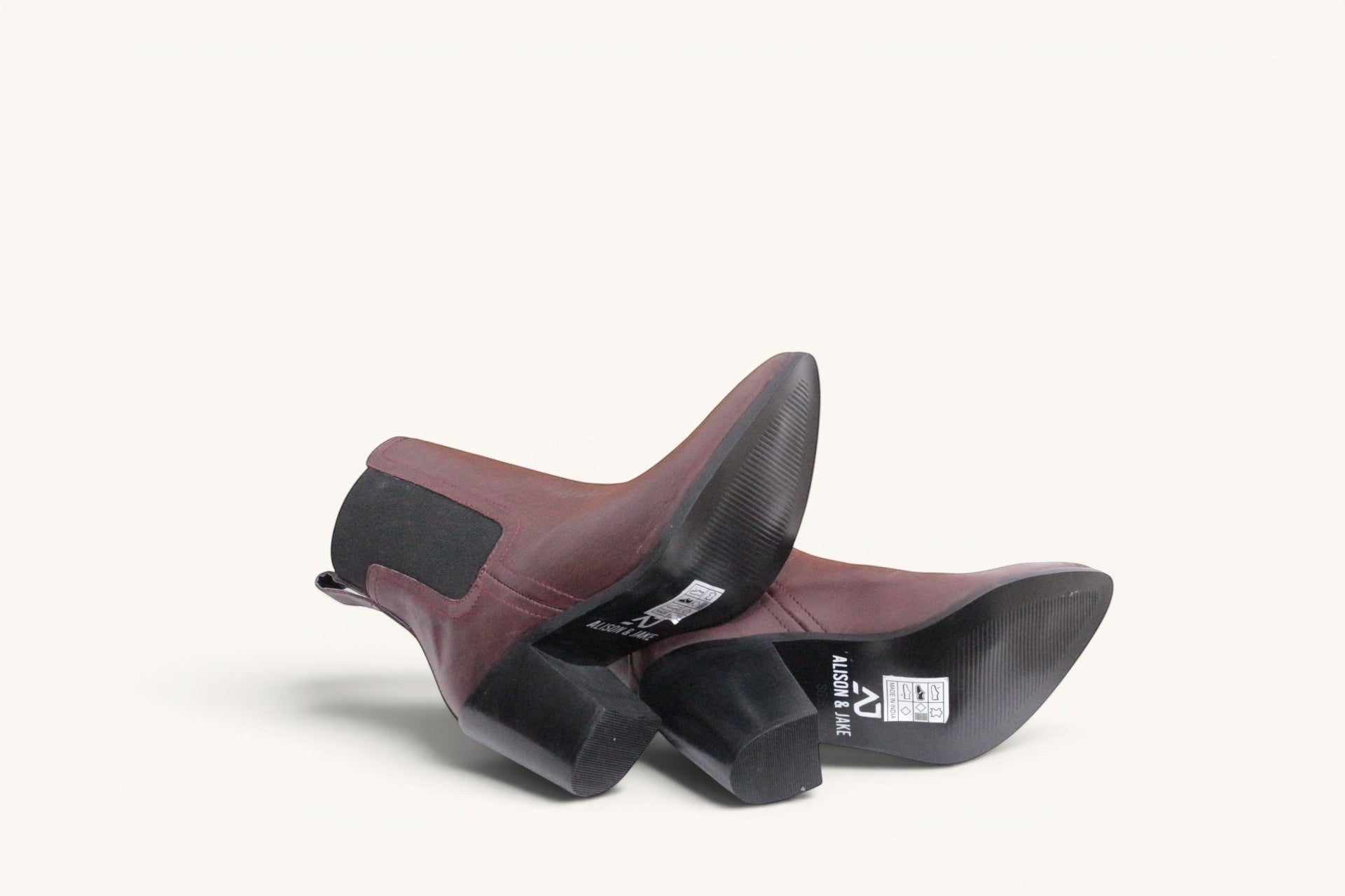 Frippindealz Bottines Chelsea en cuir bordeaux à talon bloc de 7 cm, bout pointu, empiècements élastiqués noirs et tirant arrière.