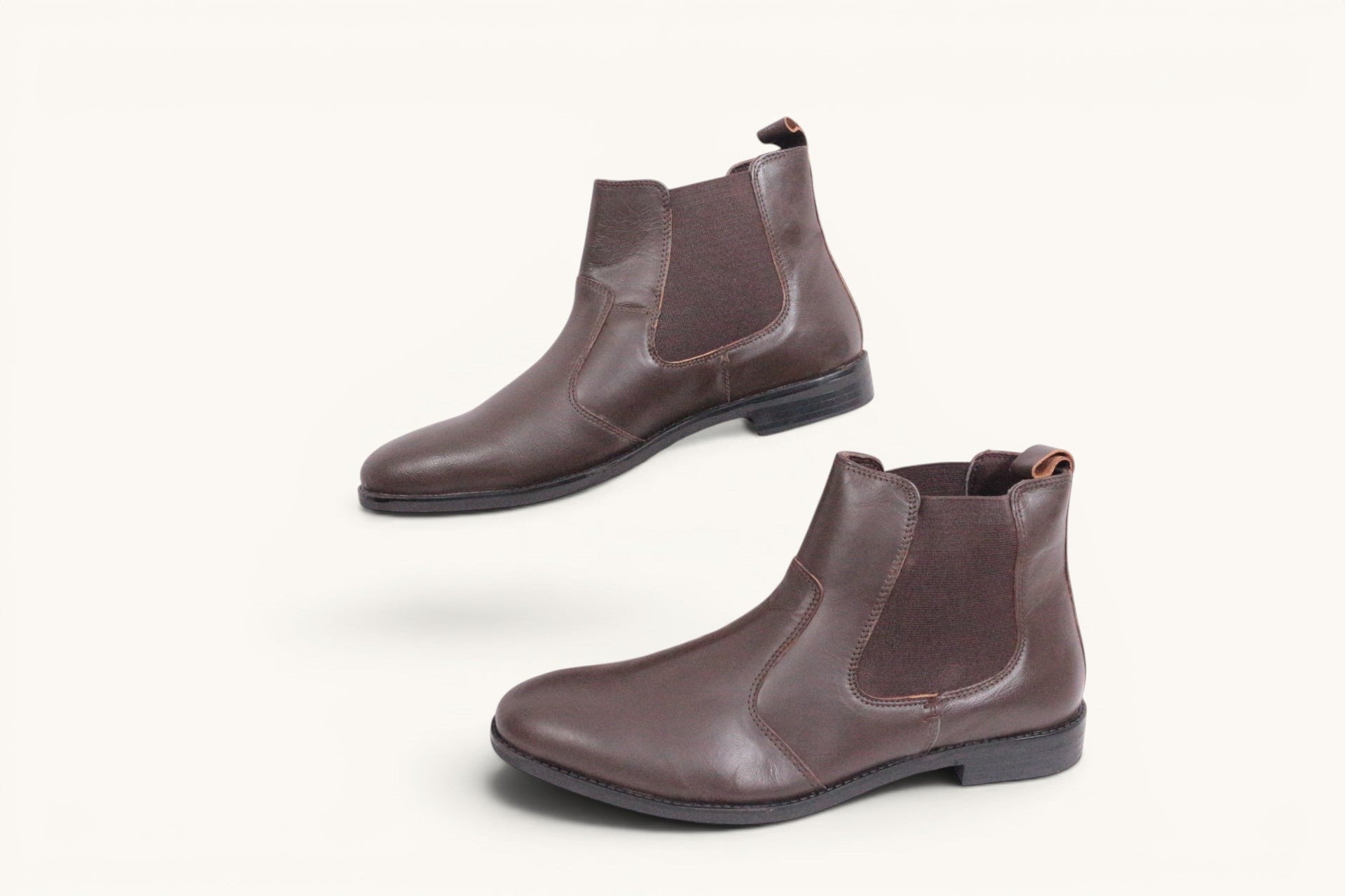 Frippindealz Bottines Chelsea en cuir marron foncé pour homme, neuves avec boîte et élastiques latéraux.