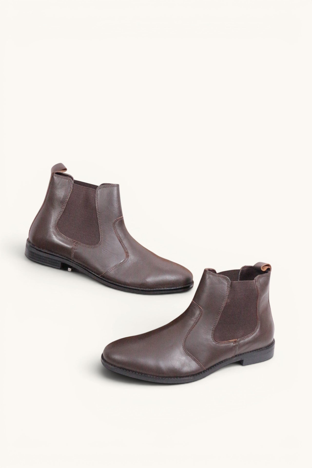 Frippindealz Bottines Chelsea en cuir marron foncé pour homme, neuves, avec élastiques latéraux et tirant arrière.