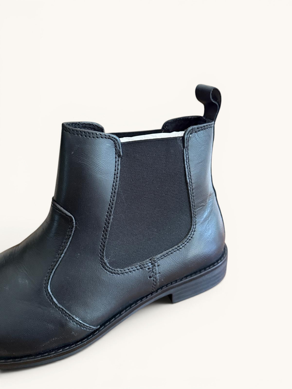 Frippindealz Bottines Chelsea en cuir noir pour homme, neuves, avec élastiques latéraux et tirant arrière.