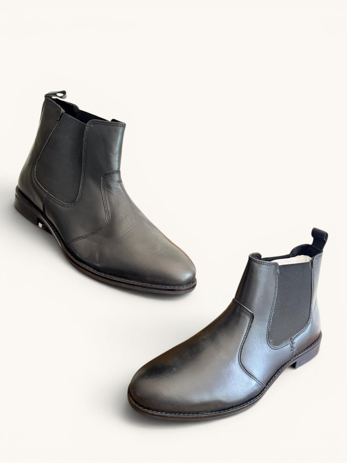 Frippindealz Bottines Chelsea en cuir noir pour homme, neuves, avec élastiques latéraux et tirant arrière.