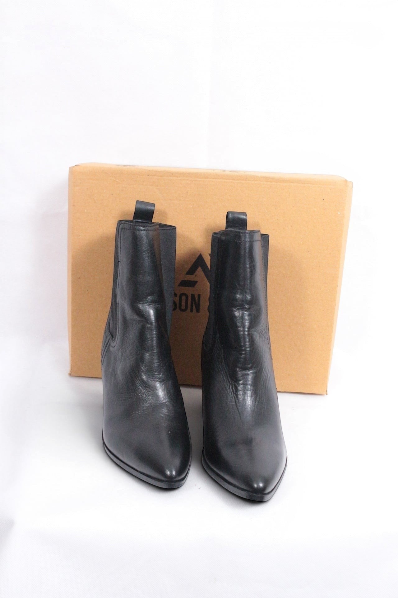 Frippindealz Bottines Chelsea en cuir noir, talon bloc 7 cm, bout pointu, empiècements élastiqués, tirant arrière. Neuves.