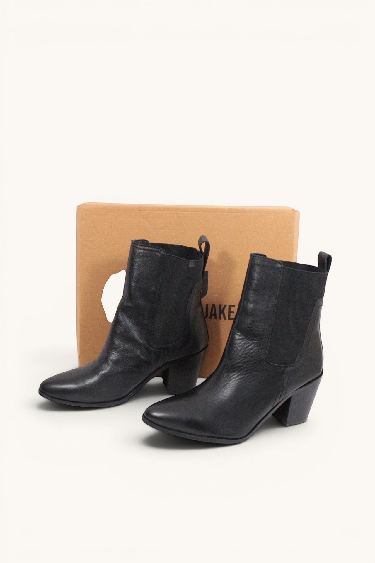 Frippindealz Bottines Chelsea en cuir noir, talon bloc de 7 cm, bout pointu, empiècements élastiqués.