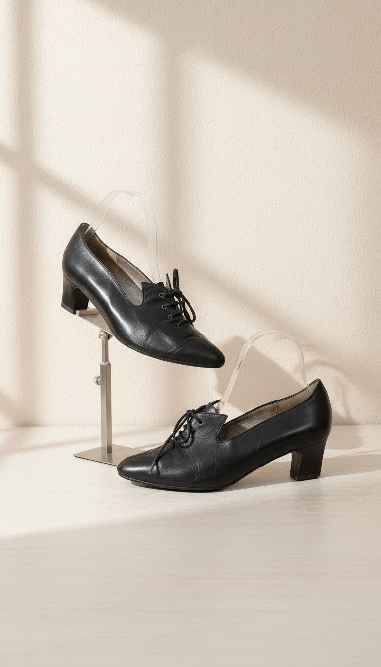 Bottines à lacets Frippindealz Gérard de Paris en cuir noir avec bout amandé et talon stable