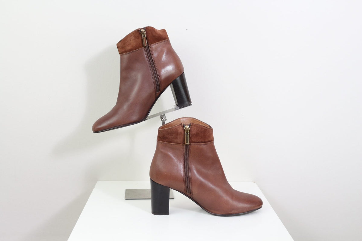 Bottines Frippindealz marron en cuir et suède avec talon bloc et fermeture éclair latérale